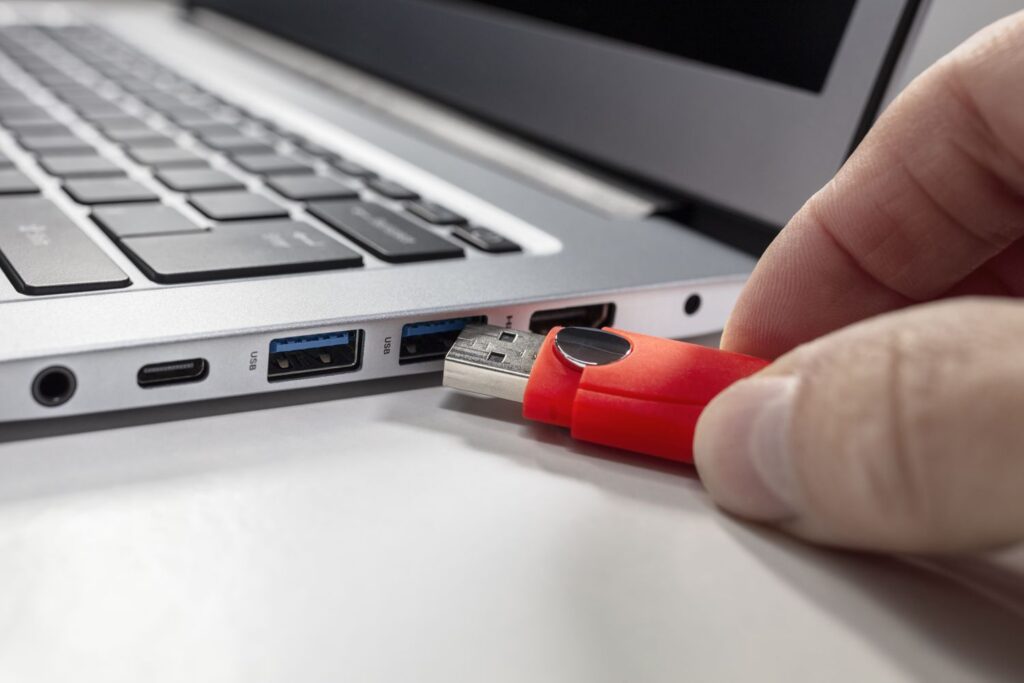 USB là thiết bị lưu trữ gì?